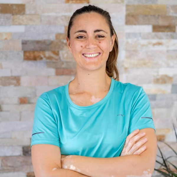 Portrait de Tina Bellanger, enseignante en activité physique adaptée